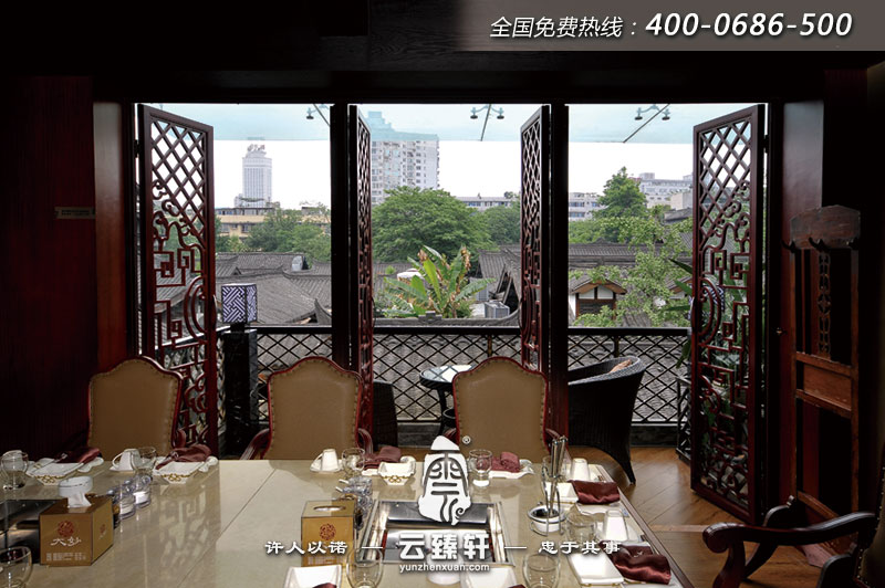 帶有陽臺(tái)的火鍋店設(shè)計(jì)裝修效果圖
